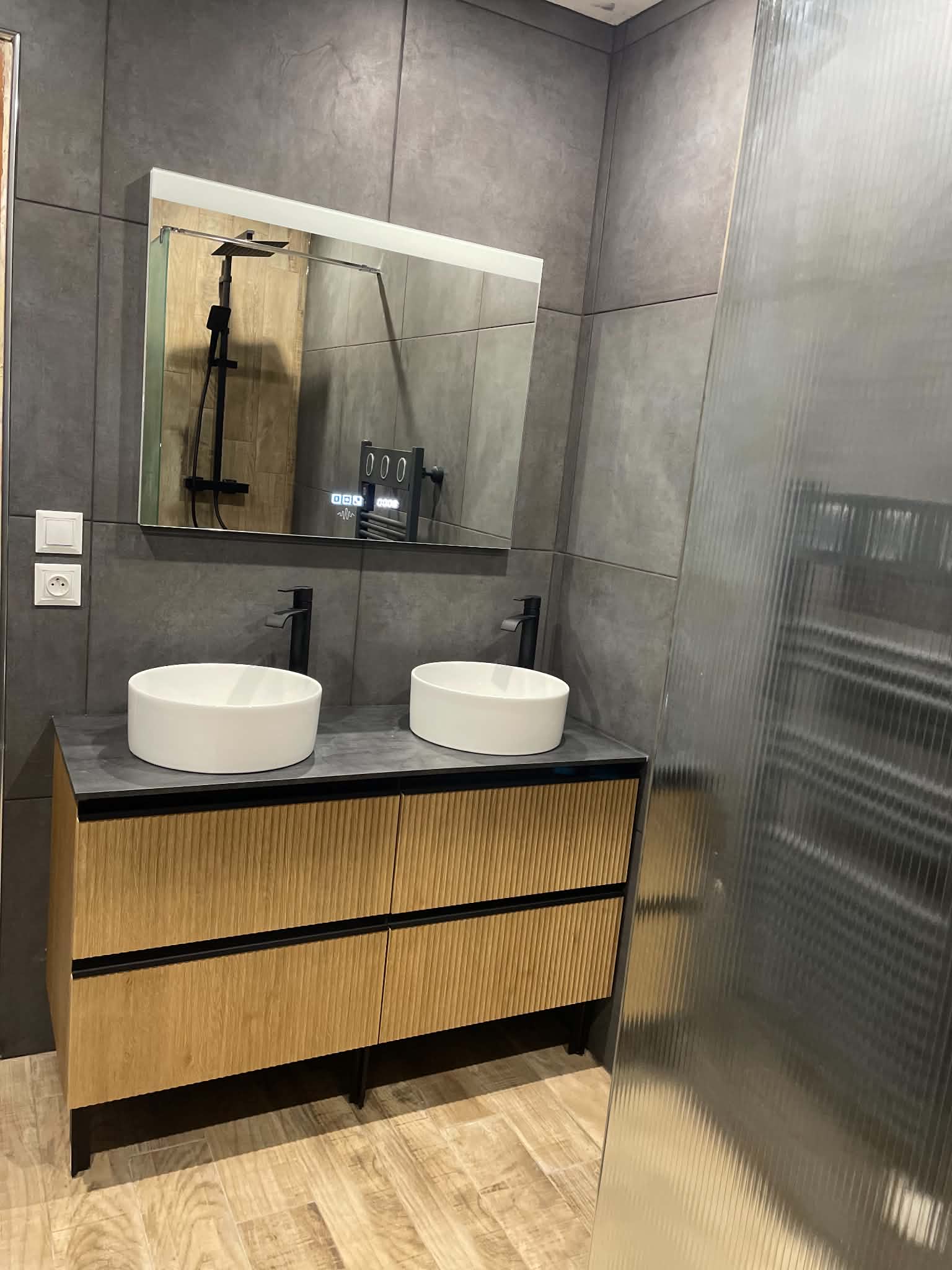 Salle de bain complète rénovée par Votre entreprise de plomberie